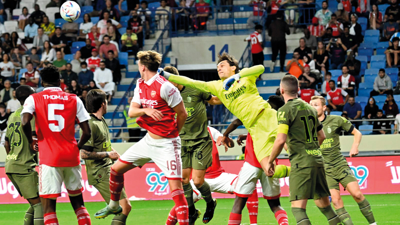 هجمة لأرسنال على مرمى ميلان.    الإمارات اليوم