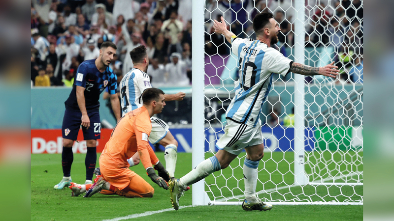 ميسي سجل هدف الأرجنتين الأول في شباك كرواتيا.    أ.ف.ب