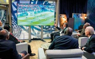 الصورة: بايدن يشاهد المباراة  ويشيد بالأداء «الرائع» لـ«أسود الأطلس»