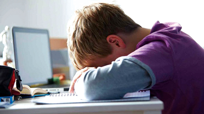 تصرفات صغيرة يجدها البعض مزحة تترك أثراً سلبياً طول العمر. أرشيفية