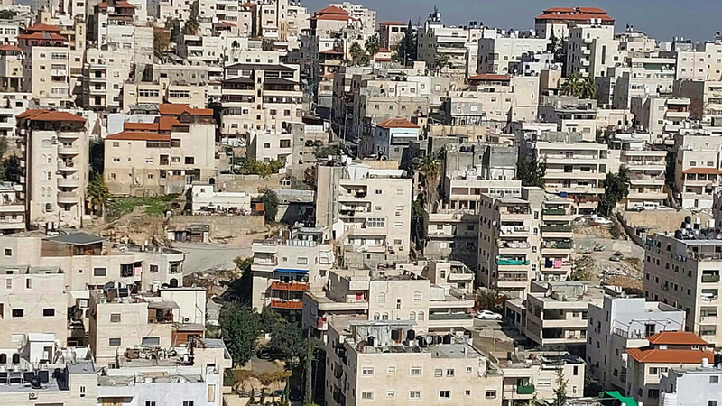 الكثافة السكانية العالية في العيساوية نتيجة مصادرة 90% من أرضها. الإمارات اليوم