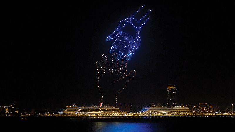 سكان دبي وزوّارها استمتعوا بعروض الدرون مع انطلاقة المهرجان. من المصدر