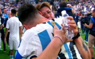 الصورة: فرحة أم.. أجمل لحظة في نهائي كأس العالم بين الأرجنتين وفرنسا (فيديو)