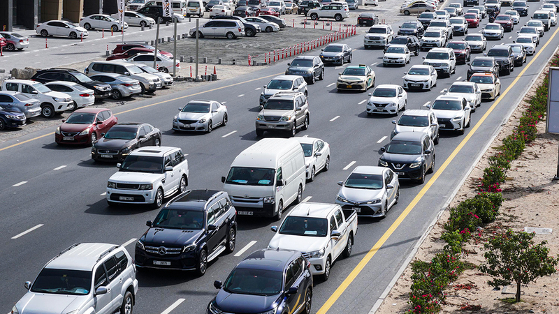عدم ترك مسافة كافية تسبب في 350 حادثاً.. وشرطة دبي حررت 14 ألف مخالفة خلال 6 أشهر.    تصوير: أشوك فيرما