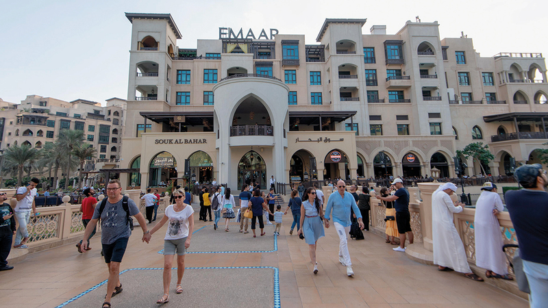 دبي تستقطب خلال هذه الفترة أعداداً كبيرة من الزوار الدوليين.   تصوير: أحمد عرديتي