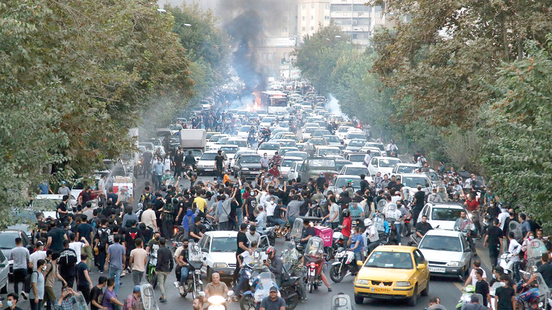 يمكن أن تستغل حكومة طهران الاحتجاجات وتوقف المفاوضات حول ملفها النووي في زيادة التخصيب.   أ.ب