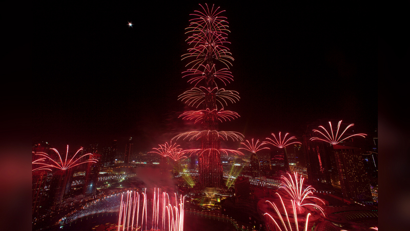 برج خليفة سيقدم مع حلول منتصف الليل عرضاً للألعاب النارية هو الأكبر على الإطلاق في «رأس السنة».   من المصدر