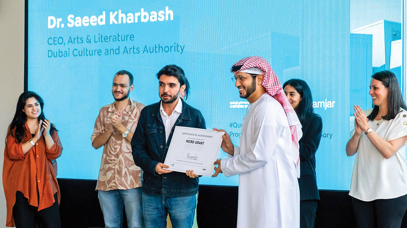 تكريم مؤسّسَيْ تطبيق &laquo;ريدز&raquo; الذكي بجائزة المسابقة البالغة قيمتها 3000 دولار.   من المصدر