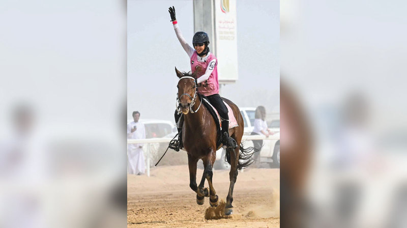 ماسة عدنان خلال الاحتفال بالفوز أمس.   تصوير: أسامة أبوغانم