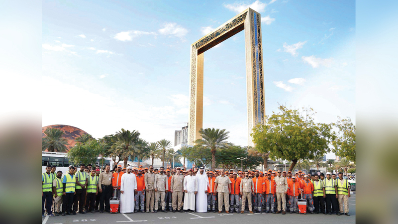 فِرق النظافة التابعة للبلدية مكوّنة من 2241 عاملاً. من المصدر