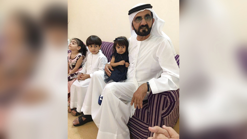 محمد بن راشد زار الطفلة مهرة في منزلها. أرشيفية