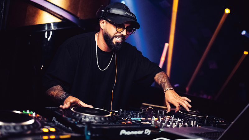 الـ«دي جي» أصيل.    من المصدر