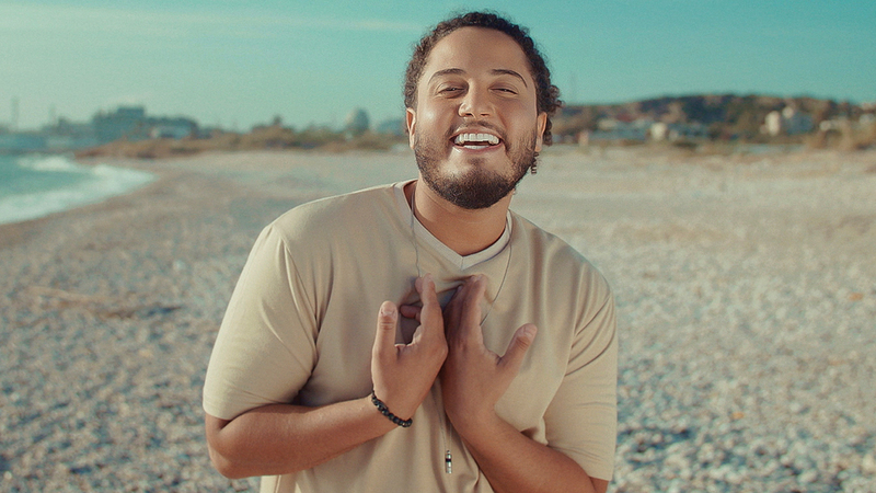 الفنان مسلم. 	 من المصدر