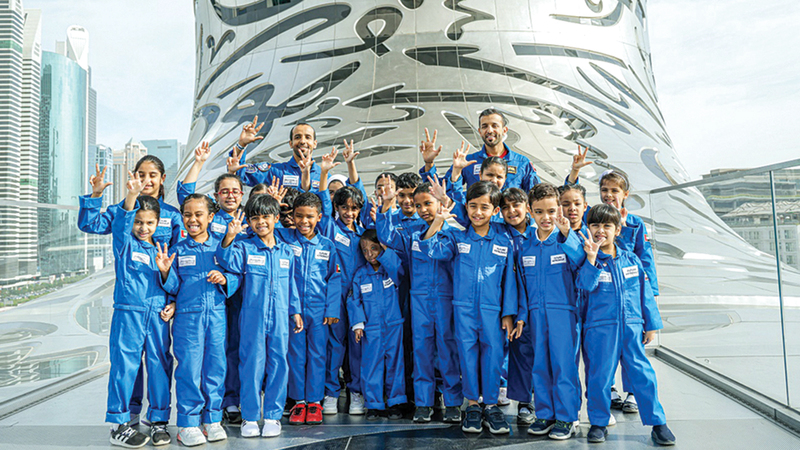 المنصوري والنيادي استعرضا تجربتهما مع الطلبة. من المصدر