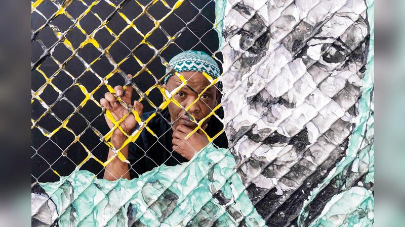 بوثيليزي في الأستوديو الخاص به في جوهانسبرغ. من المصدر