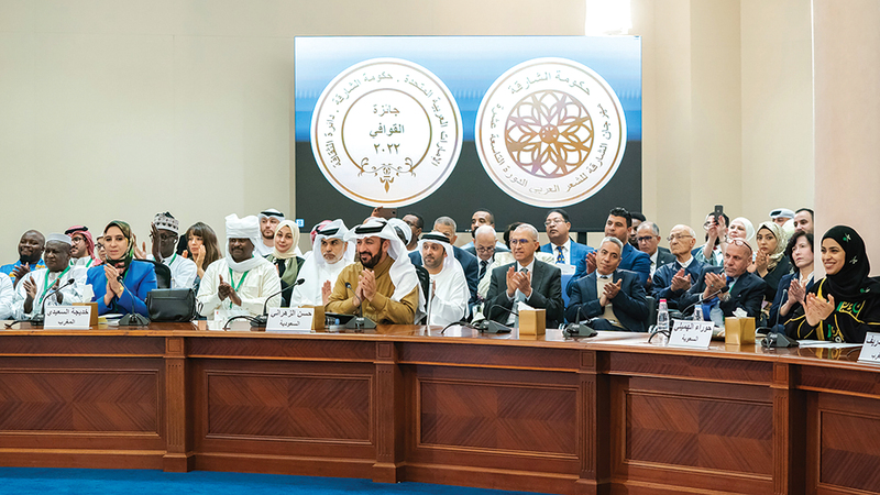 حفل التكريم نظم في دارة الدكتور سلطان القاسمي.   من المصدر