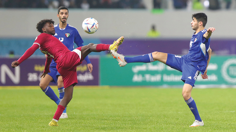 من مباراة قطر والكويت في الجولة الأولى من &laquo;خليجي 25&raquo;. أ.ب