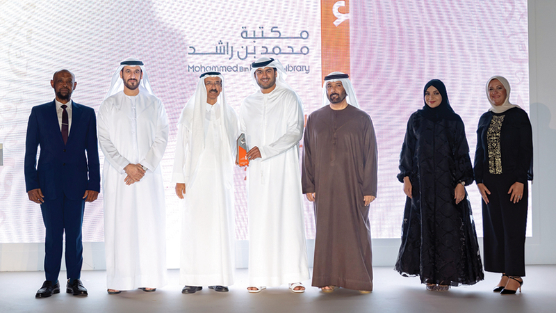 تكريم فريق عمل بلدية دبي. من المصدر