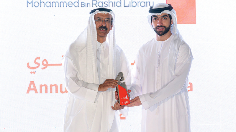 تكريم «الإمارات اليوم» يتسلمه يوسف أحمد. من المصدر