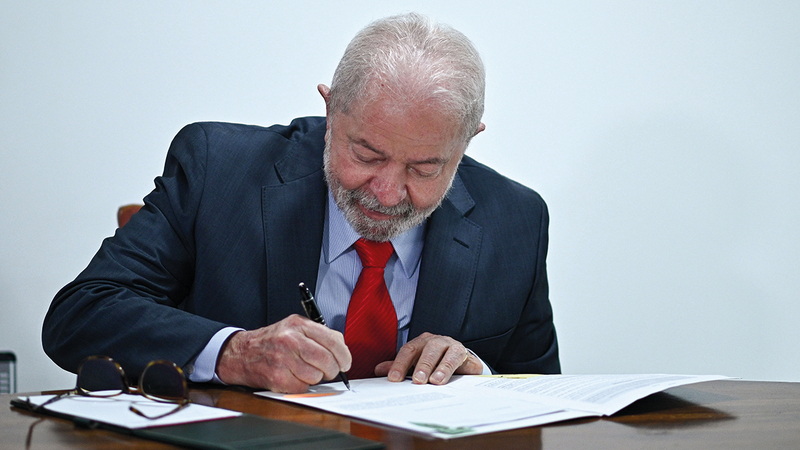 لولا يخشى  على سلامته.  إي.بي.إيه