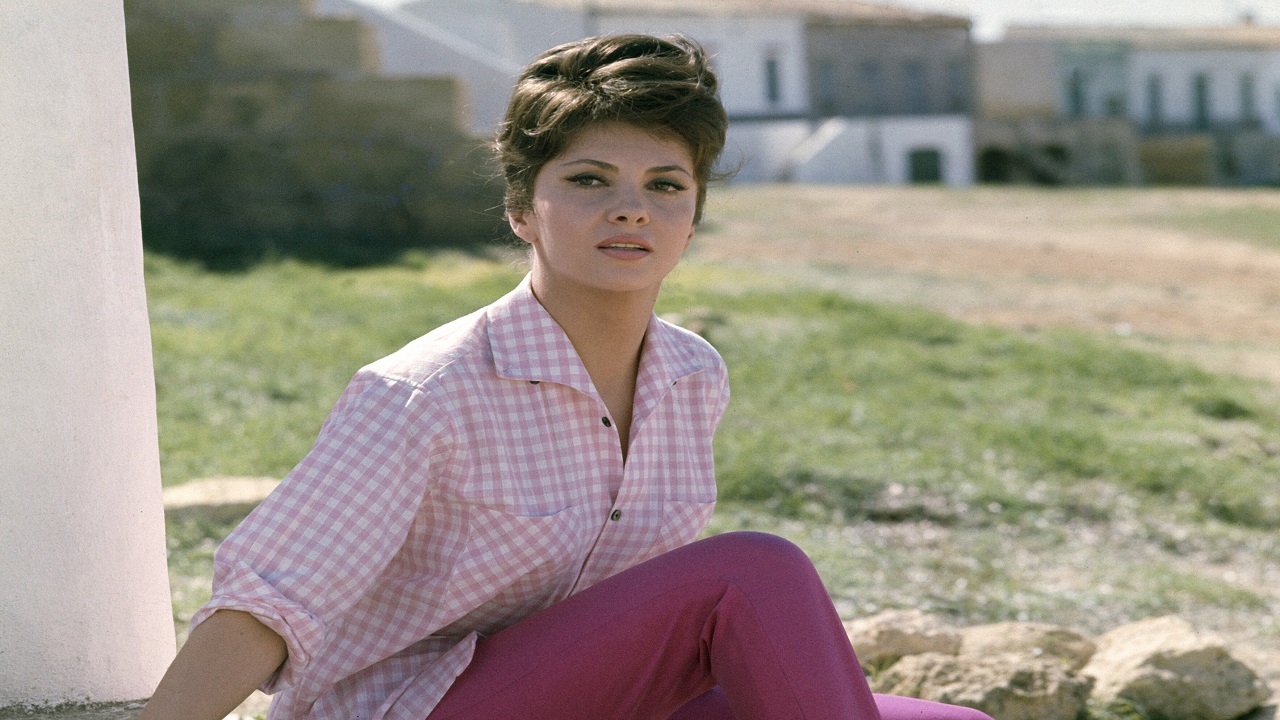 النجمة الراحلة جسدت لعقود الصورة النمطية الإيطالية لجمال البحر المتوسط.
أ.ب