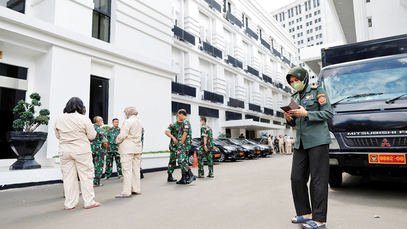 السكان شعروا بقوة الزلزال.   رويترز