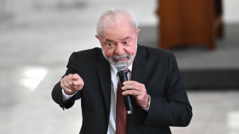 لولا دا سيلفا امر بكشف نفقات سلفه بولسونارو. د.ب.أ