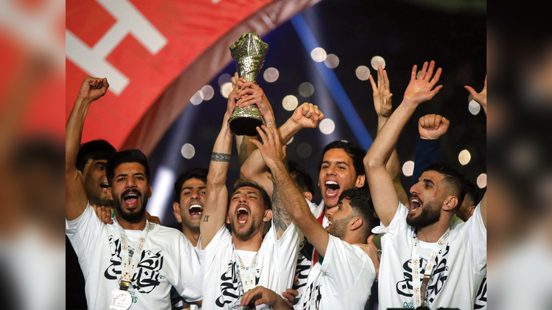 لاعبو العراق خلال الاحتفال بلقب &laquo;خليجي 25&raquo;. أ.ف.ب