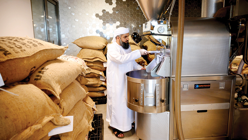 بالشالات: شغفي بالقهوة دفعني إلى تأسيس مشروع صناعة كوب مميّز من القهوة المحمصة والمطحونة بشكل طازج. تصوير: أحمد عرديتي