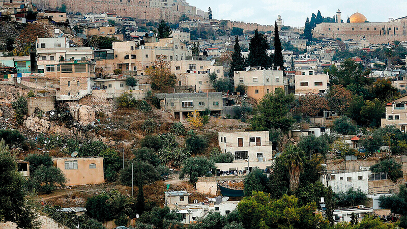 «أرض الحمراء» تقع في منطقة حيوية جنوب المسجد الأقصى.   الإمارات اليوم