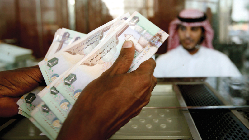 نظام «المركزي» الإماراتي للتحويلات المالية يُعدّ الأكثر صرامة وتشديداً في المنطقة.   أرشيفية