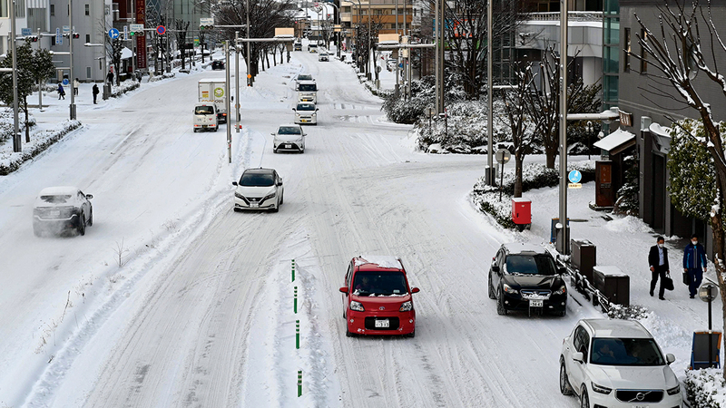 شوارع مدينة ناغانو غمرتها الثلوج.  أ.ف.ب