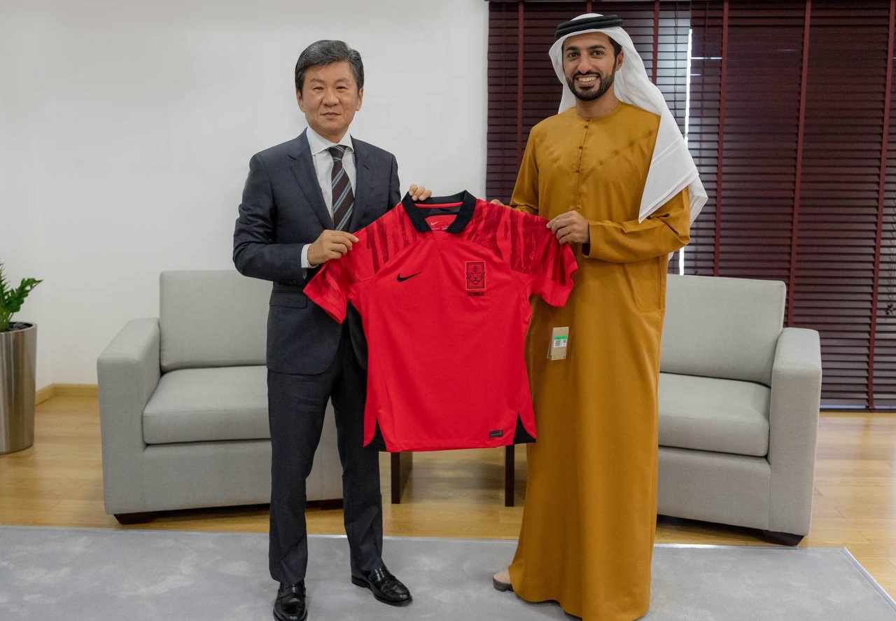 Rashid bin Humaid receives the President of the South Korean Football Association