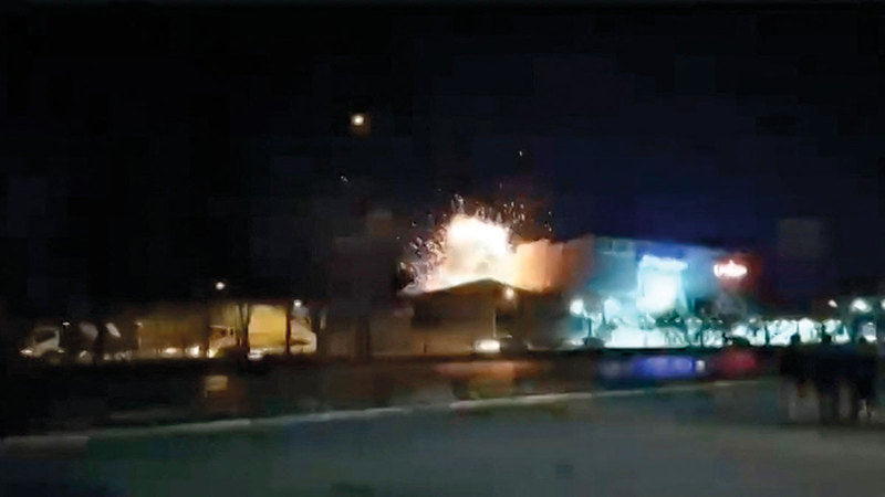 لقطة شاشة من مقطع فيديو لاندلاع النيران في المصنع العسكري بأصفهان. أ.ف.ب