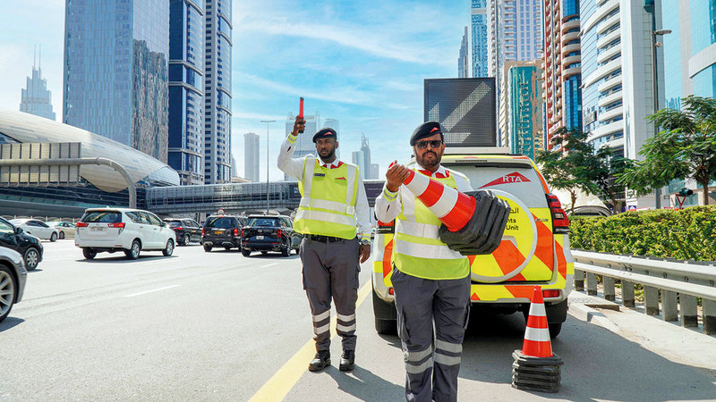 مركبات التدخل السريع تتمركز على الطرق السريعة.   من المصدر