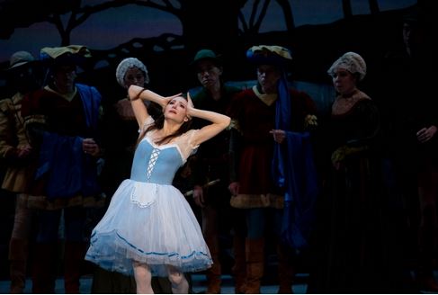 عرض لرقصة الباليه الأوكرانية خلال حفلهم الافتتاحي في مركز كينيدي في واشنطن. الصور عن وكالات