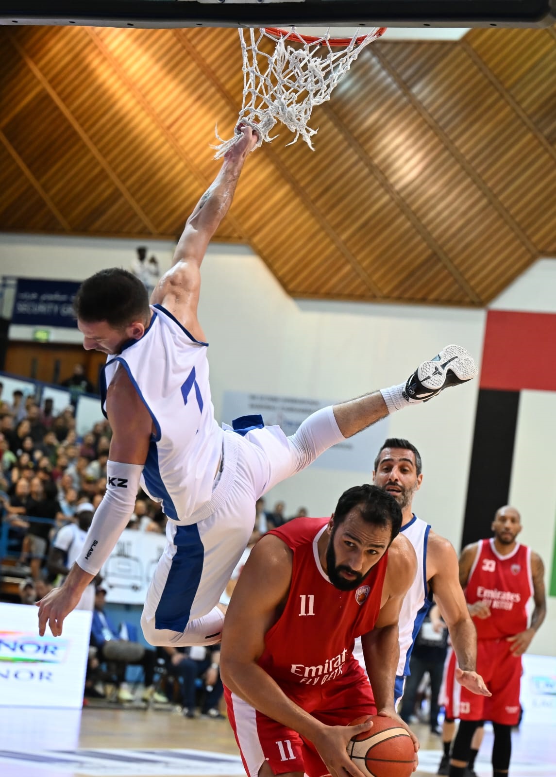 “Al-Riyadi” defeats “Beirut” and approaches the eighth star in the “Dubai Basket”
