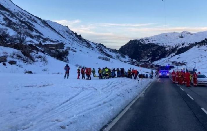 Two skiers are killed in an avalanche in Switzerland
