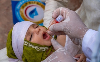 "حملة الإمارات للتطعيم ضد شلل الأطفال" تقدم أكثر من 667 مليون جرعة لأطفال باكستان