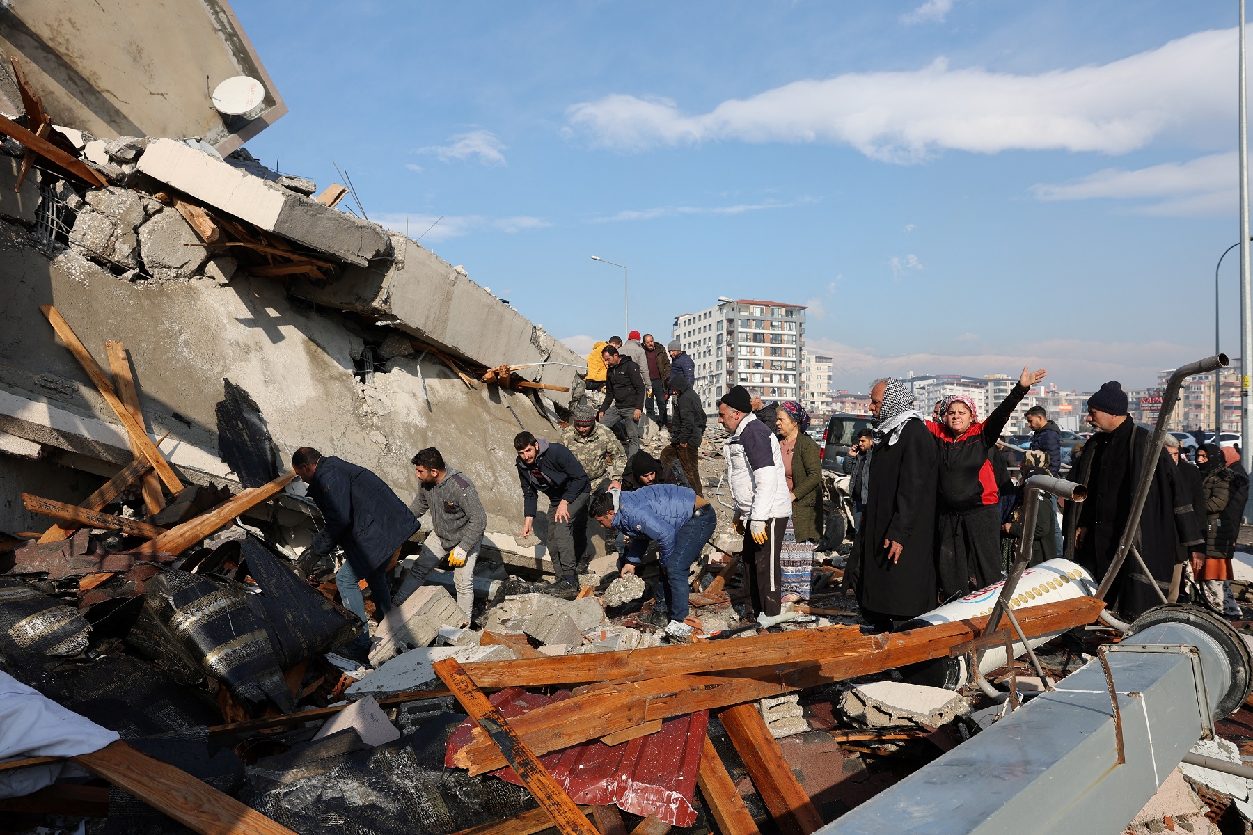 14 female volleyball players, their fate is unknown… and dozens of athletes are under the rubble in Turkey