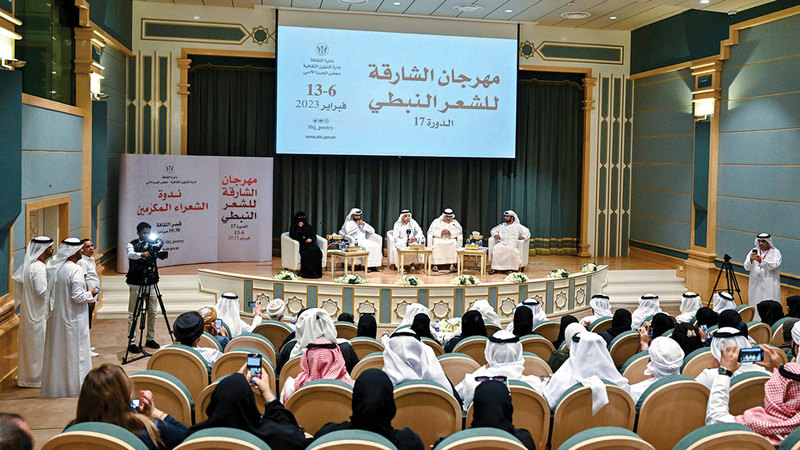 جانب من الجلسة النقدية التي استضافها قصر الثقافة في الشارقة، ضمن فعاليات مهرجان الشارقة للشعر النبطي. تصوير آشوك فيرما