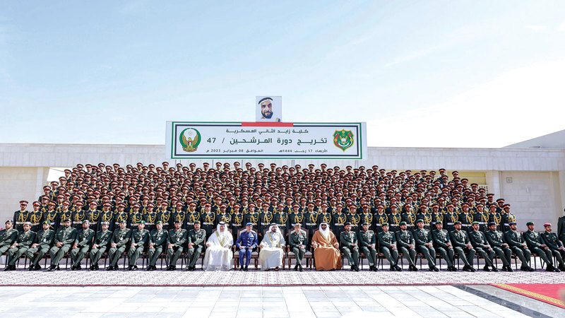 &nbsp;محمد بن راشد كرّم المتفوقين وأوائل الخريجين في الدورة الـ47 من المرشحين الضباط في كلية زايد الثاني العسكرية.  وام