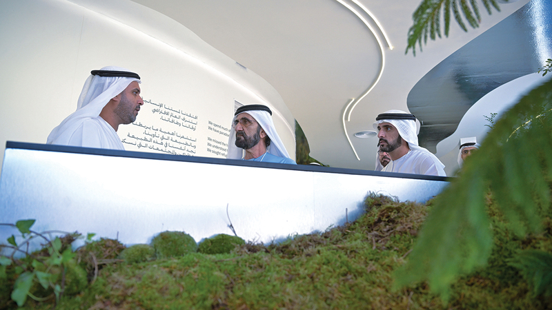 محمد بن راشد اطلع على أهداف منصة ابتكارات الحكومات الخلاقة. وام