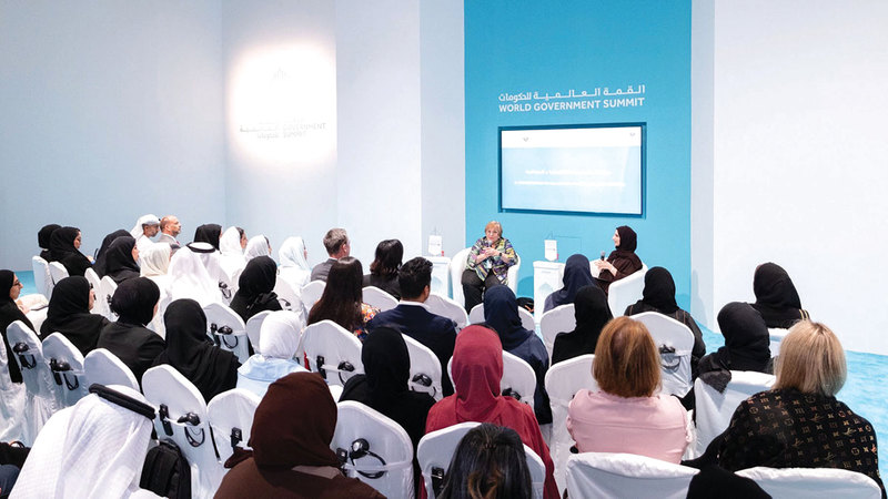 الجلسة استعرضت تجارب تحقيق التوازن بين الحياة العملية والاجتماعية. من المصدر