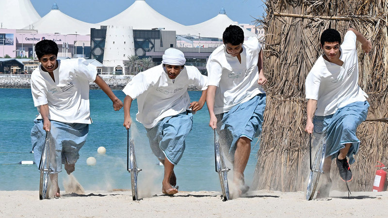 يحمل المهرجان زواره في رحلة عبر الزمن، في قرية ساحلية تراثية خاصة بالحدث تصوير: إريك أرازاس