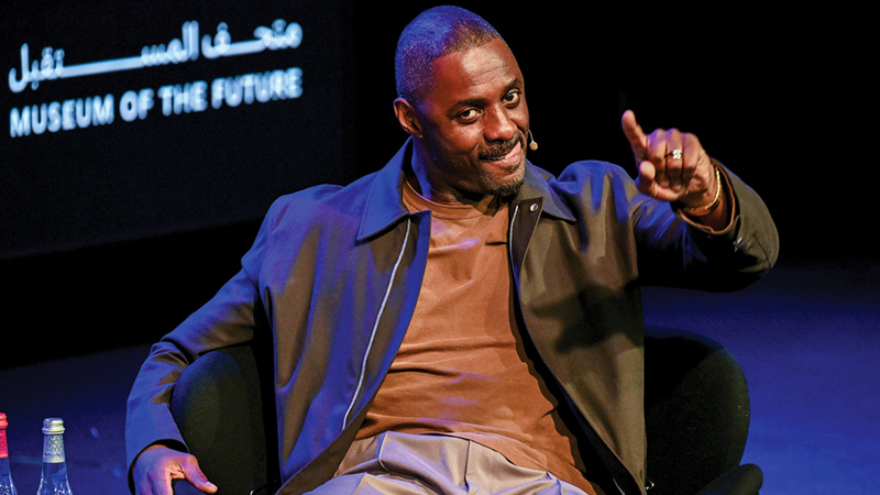 إدريس إلبا: «منصات التواصل مهمة لإيصال الأفكار، لكنها تروج لمعلومات خاطئة في بعض الأحيان».