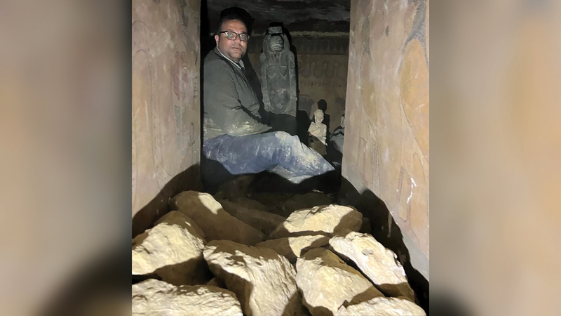 المقبرة بدت كما لو أنها حقيقية.  من المصدر