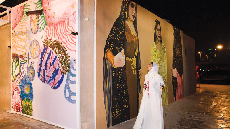 المهرجان يُقام تحت شعار «إبداع يتجدد على نفس السكة»، بمشاركة واسعة من أعمال وتركيبات فنية وجداريات ومعارض إبداعية متنوّعة.  الإمارات اليوم