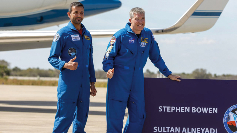 خلال الاستعدادات النهائية لسلطان النيادي قبل انطلاق المهمة.   من المصدر