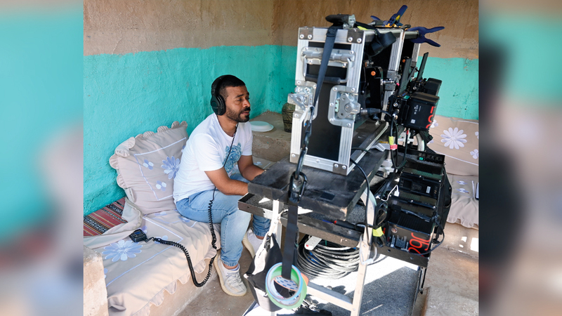 عمر إبراهيم: «العمل ينتصر لمبدأ التآلف والتكامل الإنساني الضروري الذي يجب أن يُكرَّس في الواقع بين جيلين، باعتبار الحاجة الماسة لكل واحد منهما للطرف الآخر».